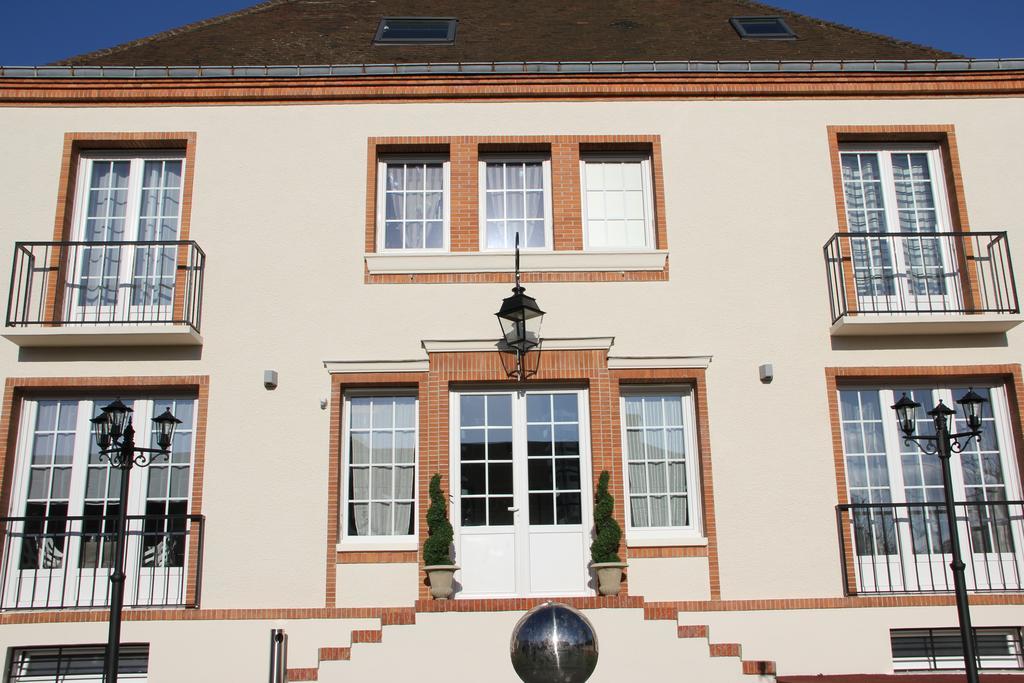 Villa Louis Victor Dizy Bagian luar foto